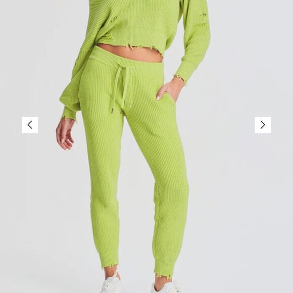SEROYA set includes sweater and joggers - Picture 1 of 16